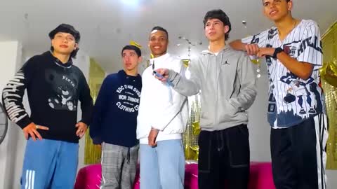 Snapshot of benz_boys chatting on 02.19.25 benz boys online show from 02.19.25