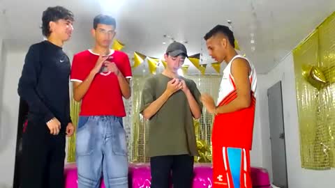 Snapshot of benz_boys chatting on 02.20.25 benz boys online show from 02.20.25