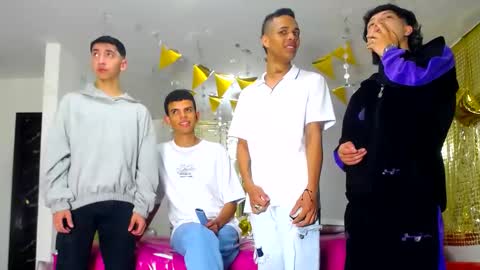 Snapshot of benz_boys chatting on 02.21.25 benz boys online show from 02.21.25