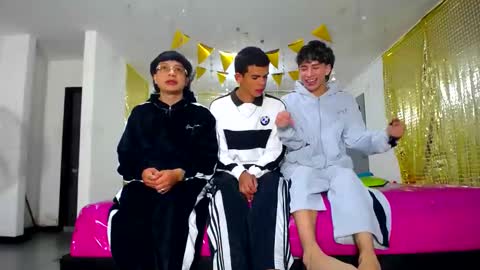 Snapshot of benz_boys chatting on 03.01.25 benz boys online show from 03.01.25