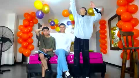 Snapshot of benz_boys chatting on 03.09.25 benz boys online show from 03.09.25