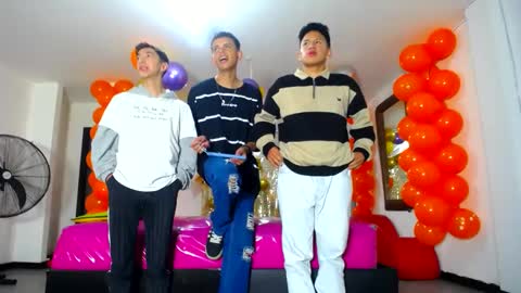 Snapshot of benz_boys chatting on 03.11.25 benz boys online show from 03.11.25