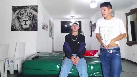 Snapshot of benz_boys chatting on 09.11.25 benz boys online show from 09.11.25