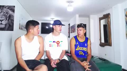 Snapshot of benz_boys chatting on 09.12.25 benz boys online show from 09.12.25