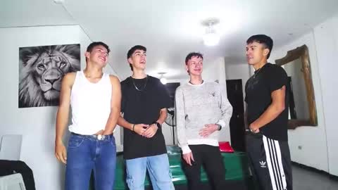 Snapshot of benz_boys chatting on 09.21.25 benz boys online show from 09.21.25