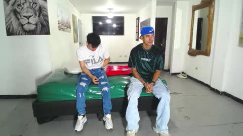 Snapshot of benz_boys chatting on 11.02.25 benz boys online show from 11.02.25