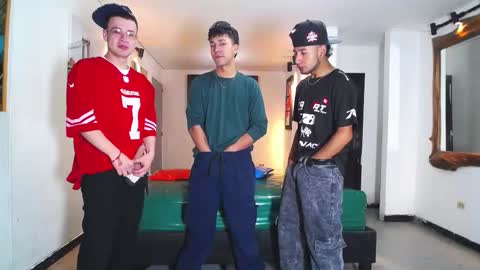 Snapshot of benz_boys chatting on 11.25.25 benz boys online show from 11.25.25