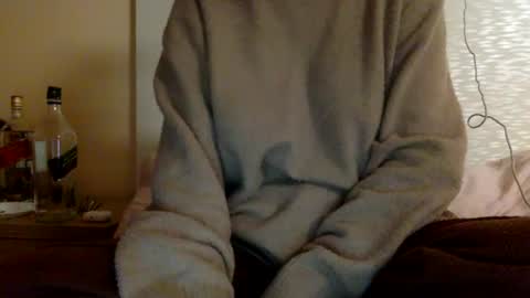 Snapshot of bermudatriangle12 chatting on 03.07.25 tixxie  online show from 03.07.25