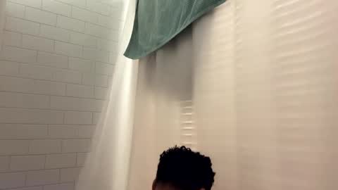 Snapshot of berriess_ chatting on 12.16.24 berriess_ online show from 12.16.24