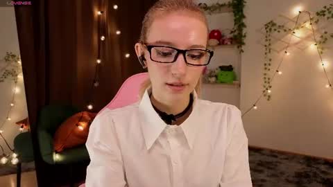 Hi Im NikaComing back online on Monday 3 online show from 06.17.26