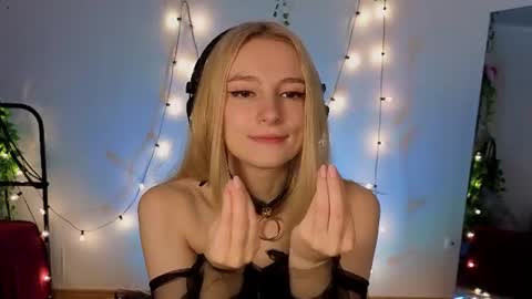 Hi Im NikaComing back online on Monday 3 online show from 06.25.26