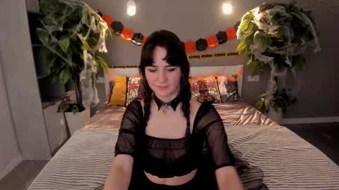 Violette online show from 10.18.25