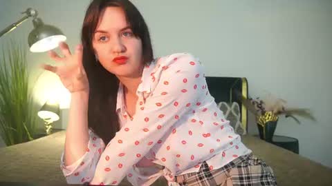 Snapshot of berrydiva chatting on 07.05.26 Violette online show from 07.05.26