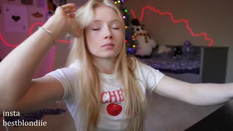 Chloe Next stream on Friday online show from 12.21.24