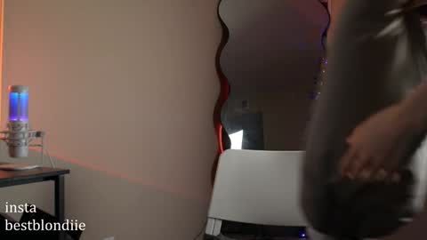 Chloe Next stream on Friday online show from 01.10.25