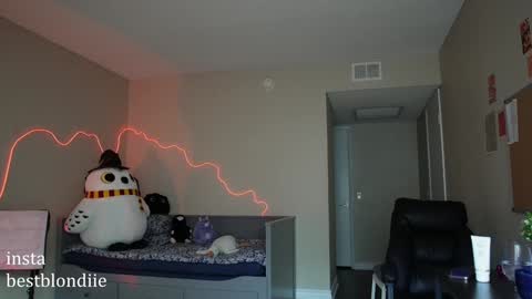 Chloe Next stream on Friday online show from 01.17.25