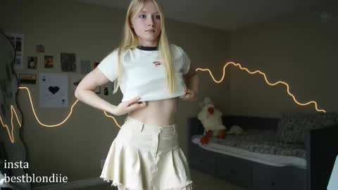 Chloe Next stream on Friday online show from 02.28.25