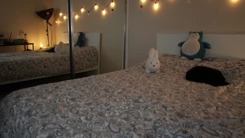 Chloe Next stream on Friday online show from 11.16.25