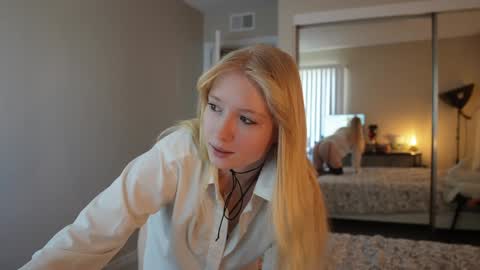 Chloe Next stream on Friday online show from 11.29.25