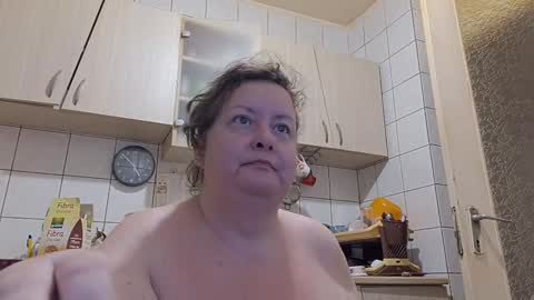 Snapshot of bethnorth chatting on 09.22.25 bethnorth online show from 09.22.25