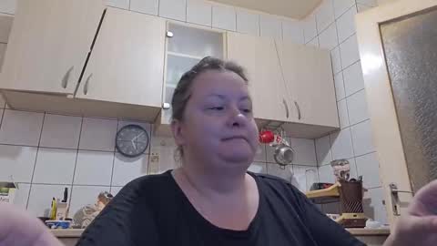 Snapshot of bethnorth chatting on 09.28.25 bethnorth online show from 09.28.25