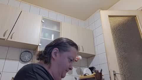 Snapshot of bethnorth chatting on 10.08.25 bethnorth online show from 10.08.25