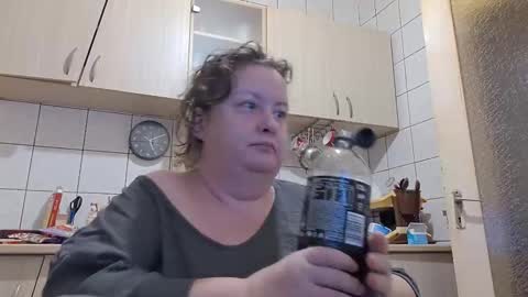 Snapshot of bethnorth chatting on 10.11.25 bethnorth online show from 10.11.25