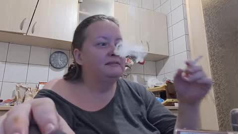 Snapshot of bethnorth chatting on 10.12.25 bethnorth online show from 10.12.25