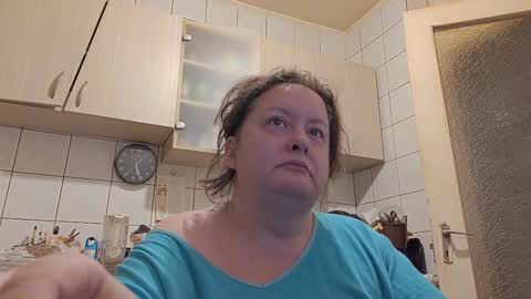 Snapshot of bethnorth chatting on 10.21.25 bethnorth online show from 10.21.25