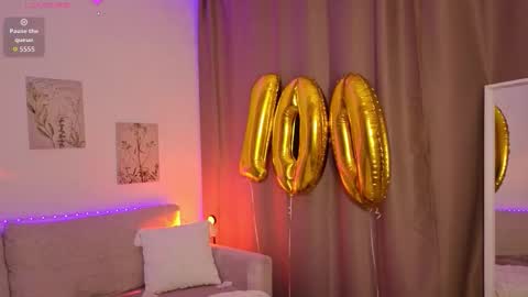 Snapshot of betty_twilight chatting on 11.07.25 bettyyy online show from 11.07.25