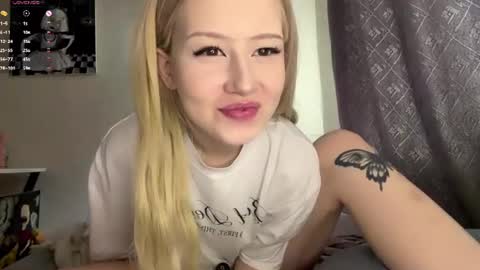 Snapshot of bettymorante chatting on 06.11.26 Hinata online show from 06.11.26