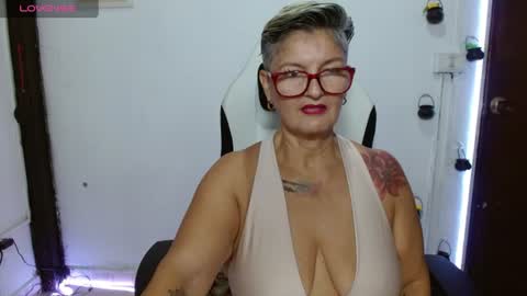 Snapshot of bety_cum3 chatting on 06.17.26 bibiana online show from 06.17.26