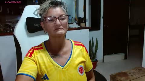 Snapshot of bety_cum3 chatting on 06.24.26 bibiana online show from 06.24.26