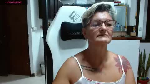 Snapshot of bety_cum3 chatting on 06.25.26 bibiana online show from 06.25.26