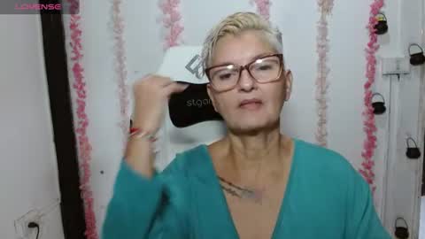 Snapshot of bety_cum3 chatting on 07.11.26 bibiana online show from 07.11.26