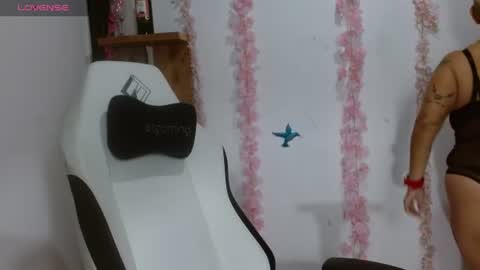Snapshot of bety_cum3 chatting on 07.23.26 bibiana online show from 07.23.26