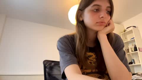 Snapshot of beulahweikert chatting on 06.23.26 Lina online show from 06.23.26