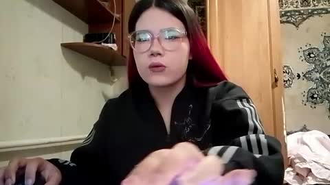 Mia online show from 04.23.26