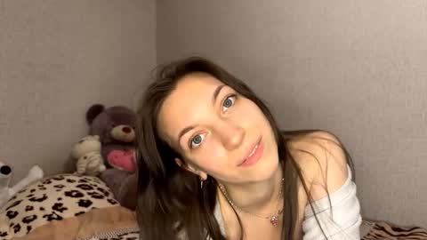 Snapshot of bevvanwoert chatting on 03.10.26 Bella online show from 03.10.26