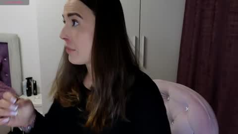   BeyonceDoll       Twitter DollBeyonce    online show from 03.10.26