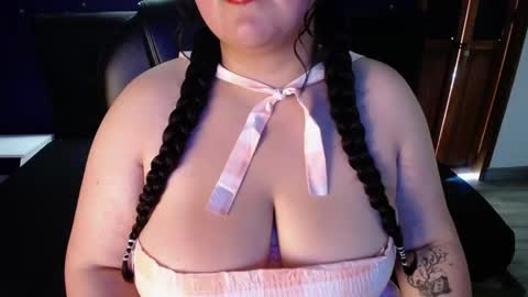 Snapshot of beyota_11 chatting on 11.01.25 beyota online show from 11.01.25