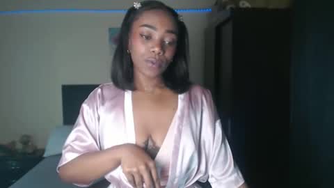 Snapshot of bhritany_brow chatting on 03.11.25 Bhri online show from 03.11.25