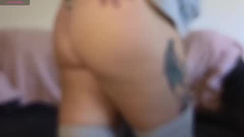 Snapshot of bi_sexualmilf chatting on 10.09.25 Bi sexualmilf Fansly online show from 10.09.25