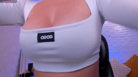 Bianca Pierce online show from 12.22.25