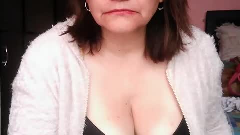 Snapshot of biancasteel chatting on 06.18.26 biancasteel online show from 06.18.26