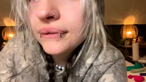 Ellie  online show from 05.01.26