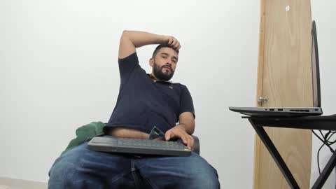 Snapshot of big_dad69 chatting on 11.04.25 Tommy online show from 11.04.25