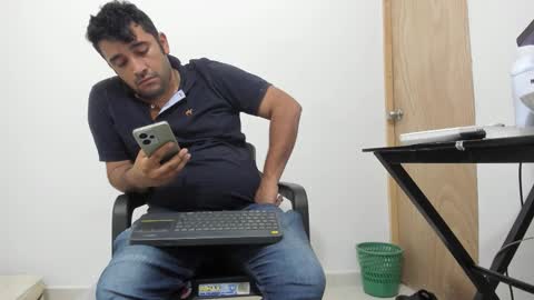 Snapshot of big_dad69 chatting on 11.30.25 Tommy online show from 11.30.25