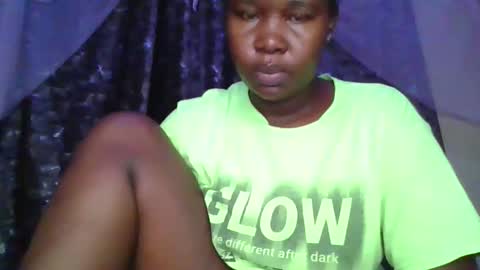 Snapshot of big_diva chatting on 10.22.25 big_diva online show from 10.22.25
