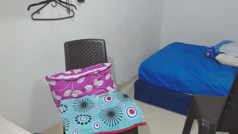 Snapshot of big_small_horny chatting on 02.23.25 Milena And Luz online show from 02.23.25